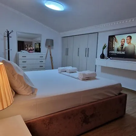 Center 2 Apartament *